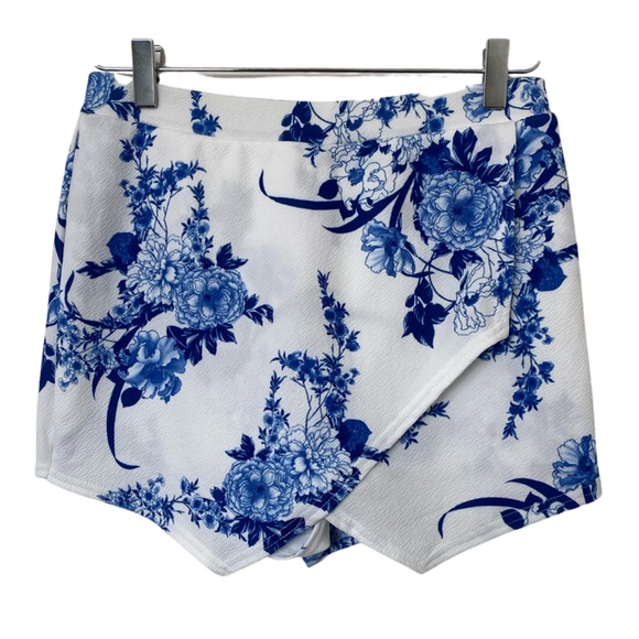 Nia Porcelain Print Crepe Mini Skort - Picture 2 of 11